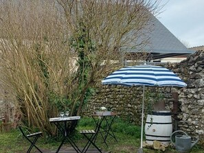 Outdoor dining - Spacious cottage with garden, pets allowed, near Blois (Muides-sur-Loire)