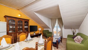 Apartment (A1) | Tempat makan