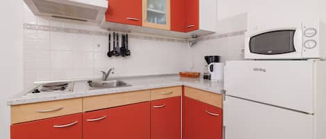 Studio (A5) | Private kitchen | Fridge, microwave, stovetop, espresso maker