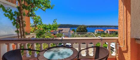 อพาร์ทเมนท์ (A3) | วิวริมน้ำ