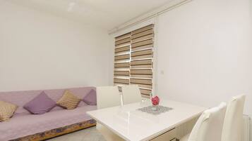 Apartment (A3) | Dining