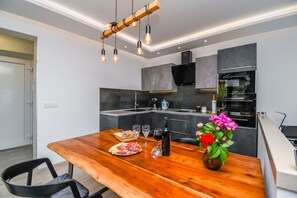 Villa | Private kitchen - Villa Fermaj (Okrug)