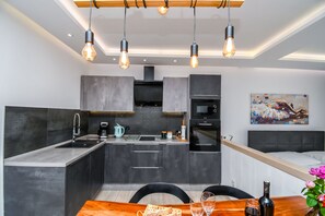 Vila | Cozinha privada | Geladeira, micro-ondas, fogão, cooktop