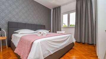 Villa | Iron/ironing board, free WiFi
