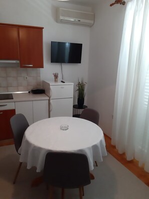Apartment (A3) | Private kitchen - Apartments and Room Kate (Tisno)
