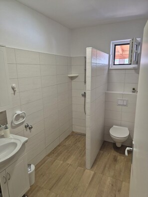 Apartment (A4) | Bathroom - Apartments R and E (Rab)
