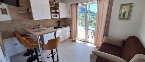 Căn hộ (A1) | Hiên