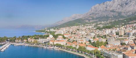 Vue sur la ville depuis lâhĂ©bergement
