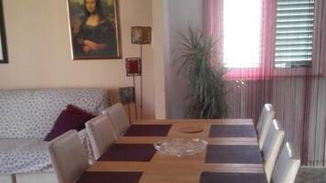Apartment (A1) | Dining