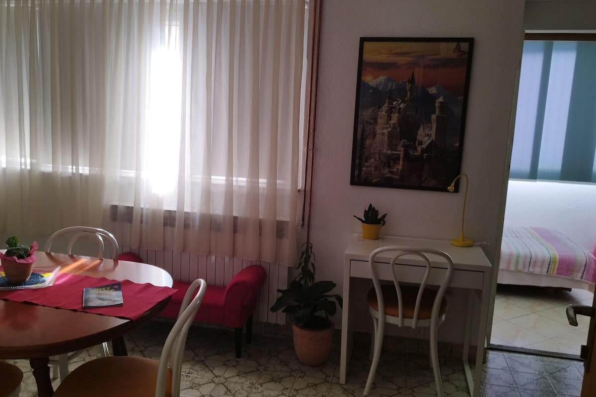 Apartment (A2) | Dining