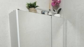 Apartment (A2) | Bathroom | Shower