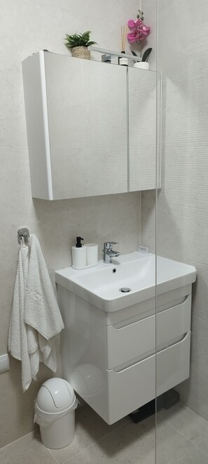 Apartment (A2) | Bathroom | Shower - Apartments Ivo (Makarska)