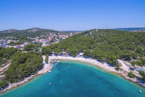 Beach nearby - Apartment Nedjeljka (Pakostane)