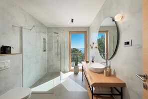 Villa | Bathroom | Shower, towels, soap, shampoo - Villa Bianka (Hvar)