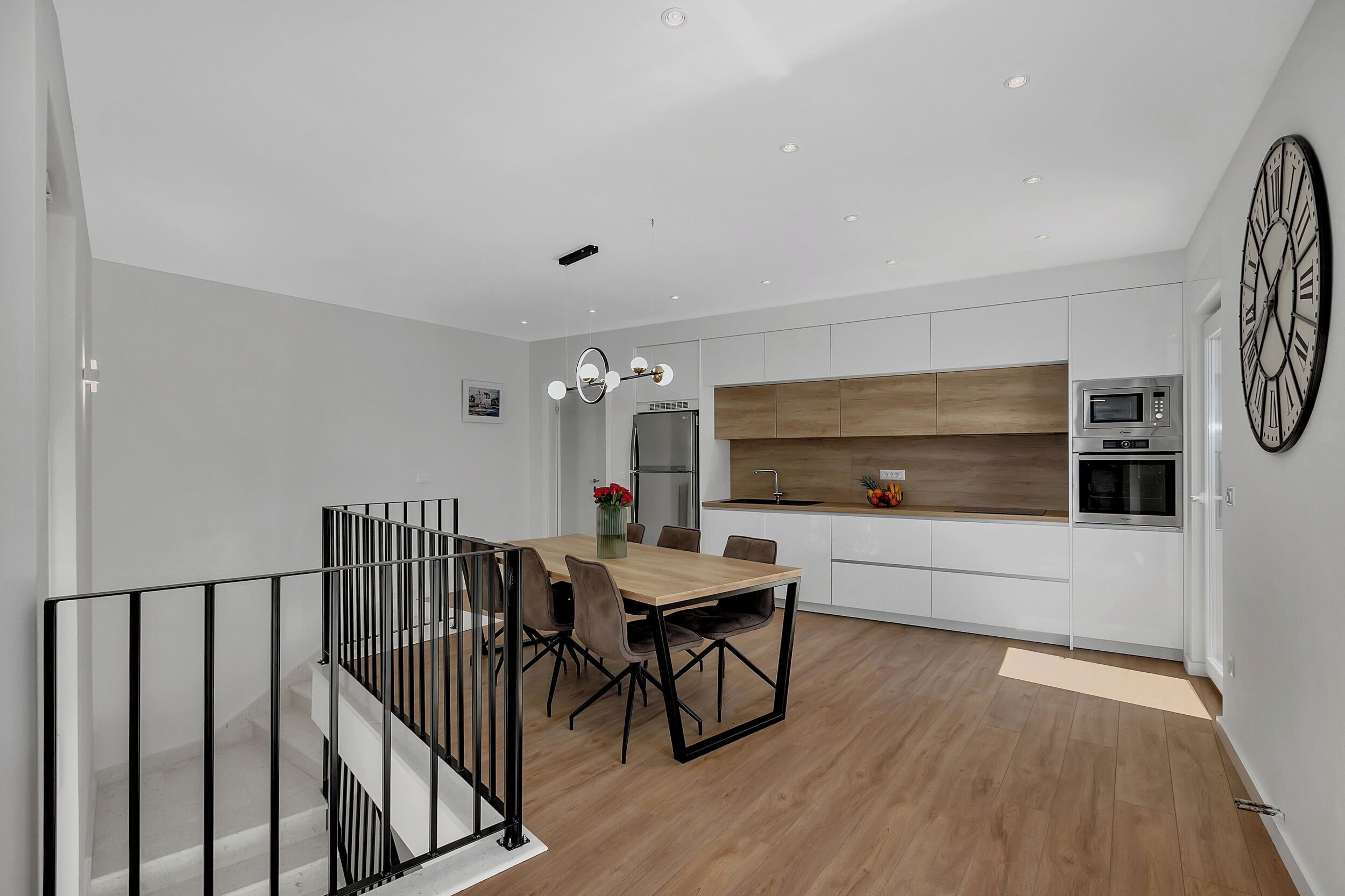 Villa | Eget kjøkken | Kjøleskap, mikrobølgeovn, ovn og kokeplater