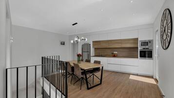 Villa | Eget kjøkken | Kjøleskap, mikrobølgeovn, ovn og kokeplater