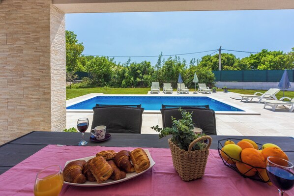 Villa | Outdoor pool - Villa Deluxe (Rasa)