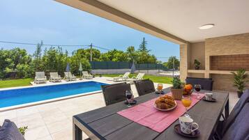 Villa | Outdoor pool