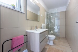 Villa | Bilik Mandi | Pancuran mandi 