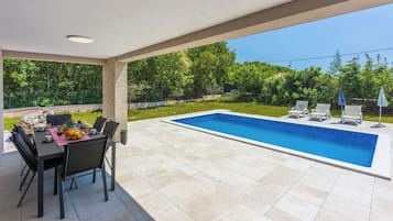Villa | Outdoor pool