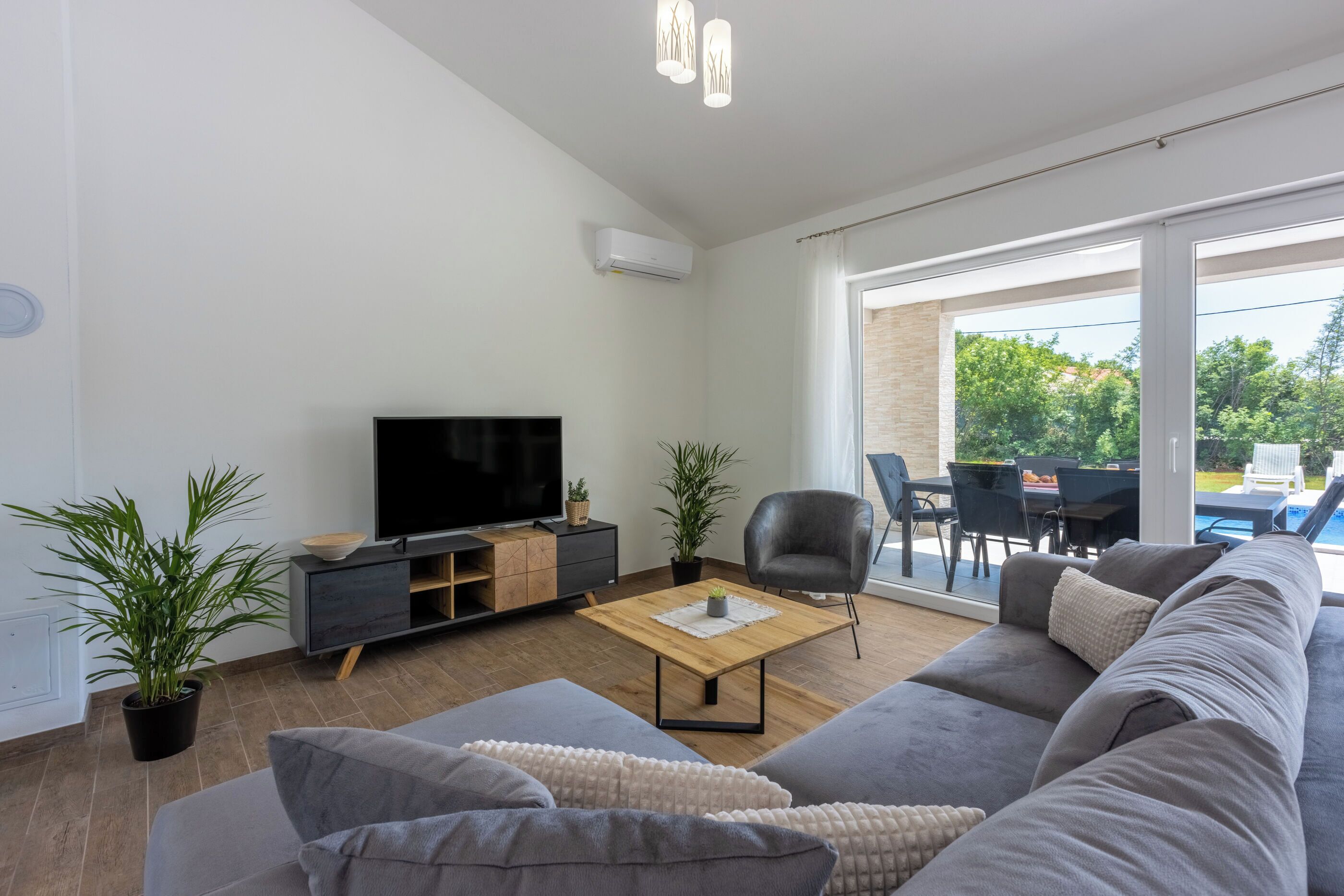 Villa | Living room | Fireplace