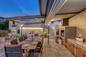 Outdoor dining - Villa Rhapsody (Bakar)