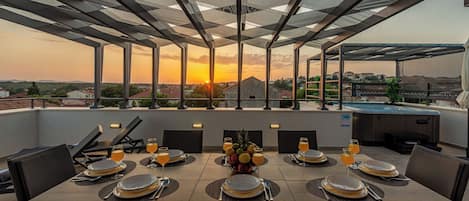 屋外ダイニングエリア