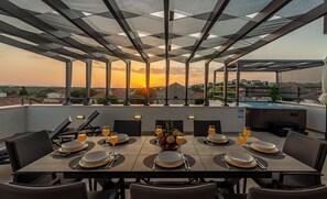 تناول الطعام بالخارج