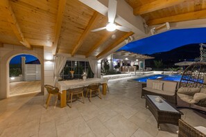 Outdoor dining - Villa Malo (Seget)
