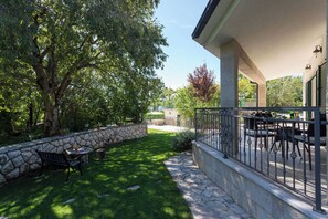 Courtyard - Villa Green Oasis (Proložac)