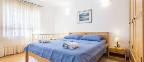 Villa | Iron/ironing board, free WiFi