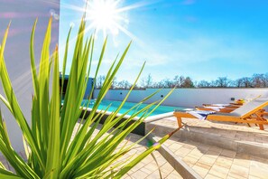 Outdoor pool, a heated pool - Villa Lucija (Policnik)