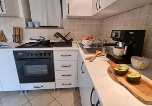 Fridge, microwave, oven, stovetop - House Ivona (Crikvenica)