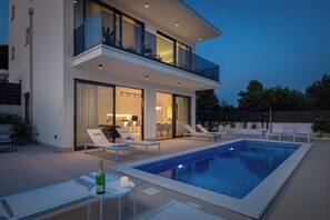 Outdoor pool - Villa Olive (Okrug)