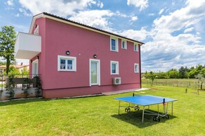 Courtyard - Villa May (Tinjan)