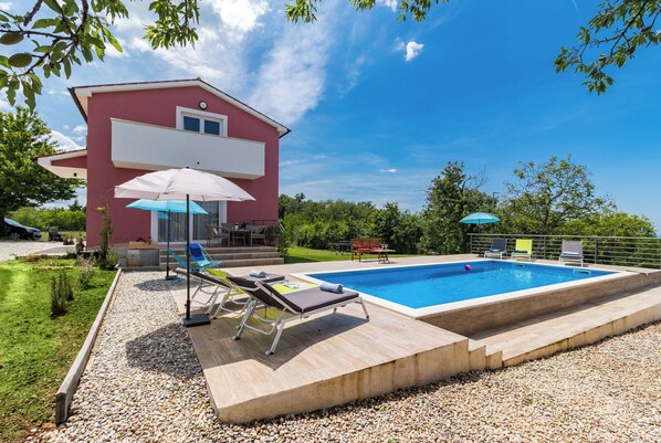 Outdoor pool, a heated pool - Villa May (Tinjan)