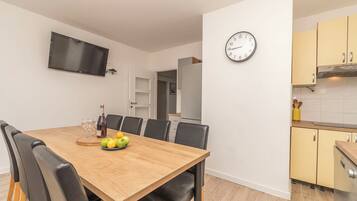 Apartment (A3) | Private kitchen | Mini-fridge, microwave, stovetop, electric kettle