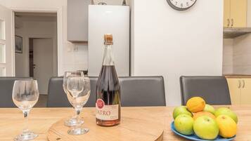 Apartamento (A3) | Cocina privada | Frigorífico pequeño, microondas, placa de cocina y hervidor eléctrico