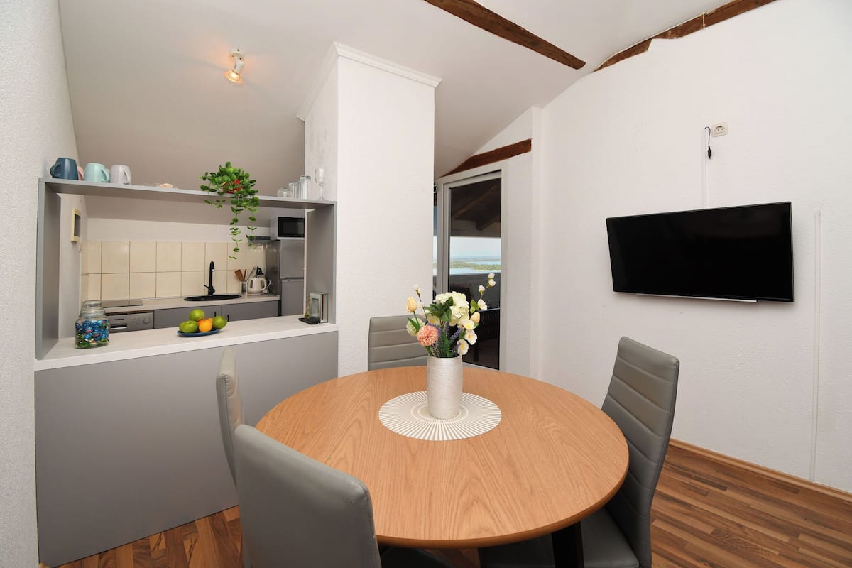 Apartemen (A4) | Tempat makan
