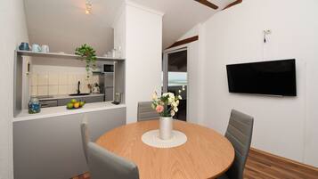 Apartment (A4) | Dining