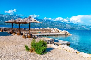 Beach - Villa Zlatni Dvori (Razanac)