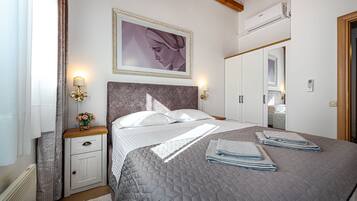 Villa | In-room safe, iron/ironing board, free WiFi