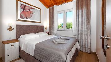 Villa | In-room safe, iron/ironing board, free WiFi