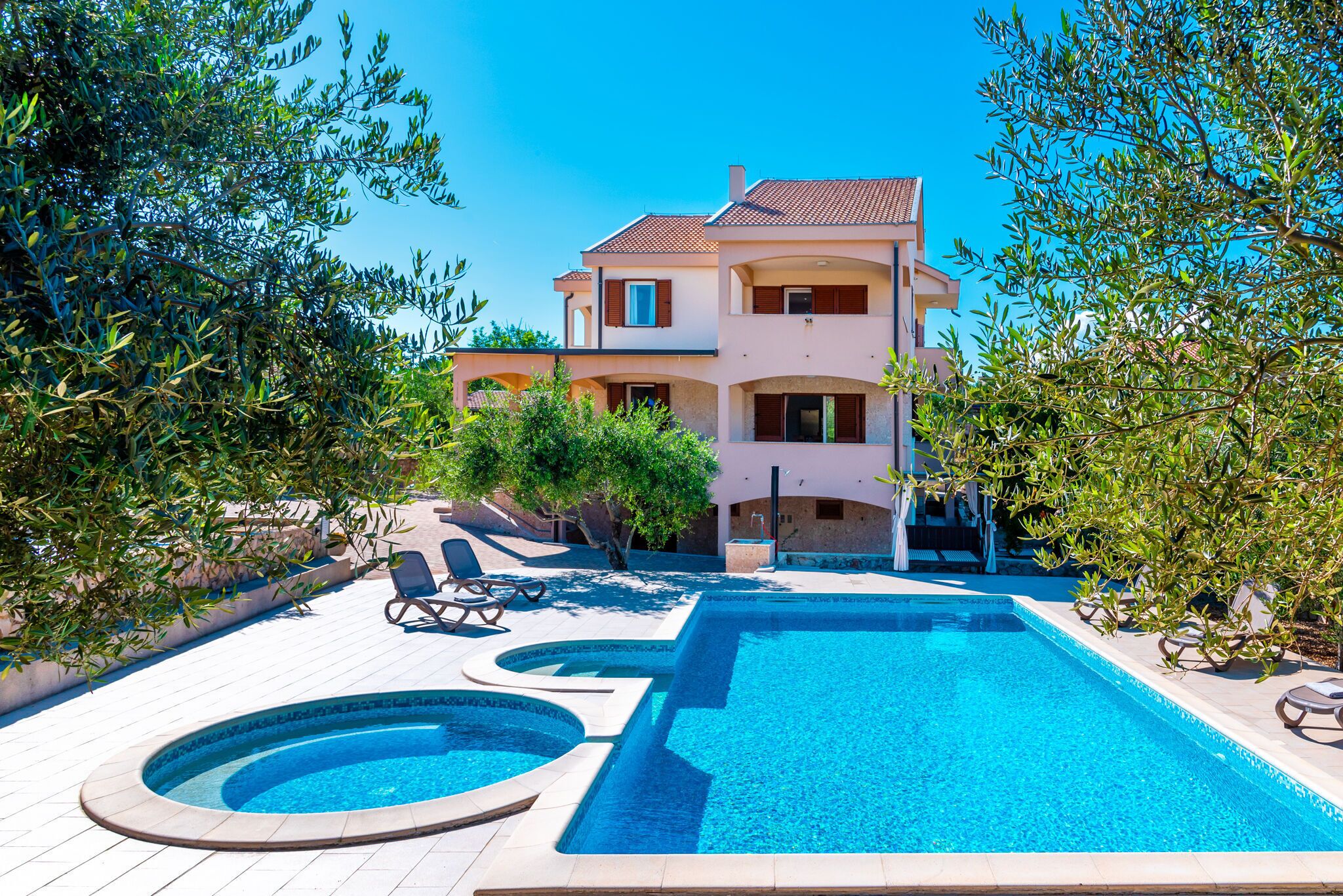 Kolam renang outdoor