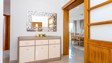 Villa | Interior entrance