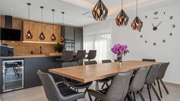 Villa | Eigene Küche | Kühlschrank, Mikrowelle, Ofen, Herdplatte