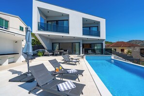 Outdoor pool, a heated pool - Villa Summer Side (Marina)