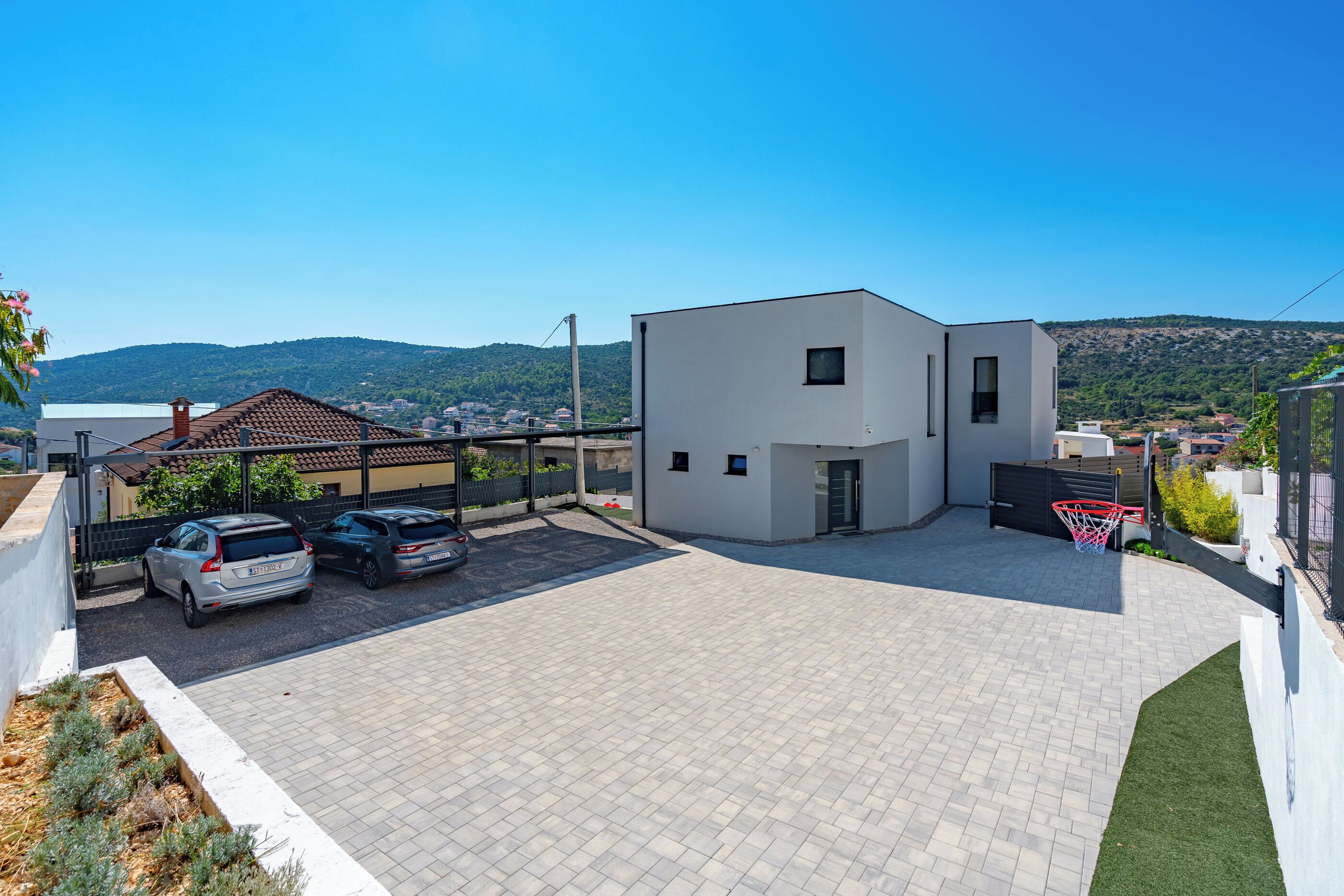 المنشأة من الخارج