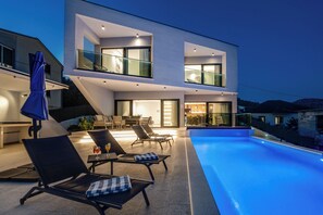 Outdoor pool, a heated pool - Villa Summer Side (Marina)