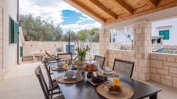Villa | Terrace/patio
